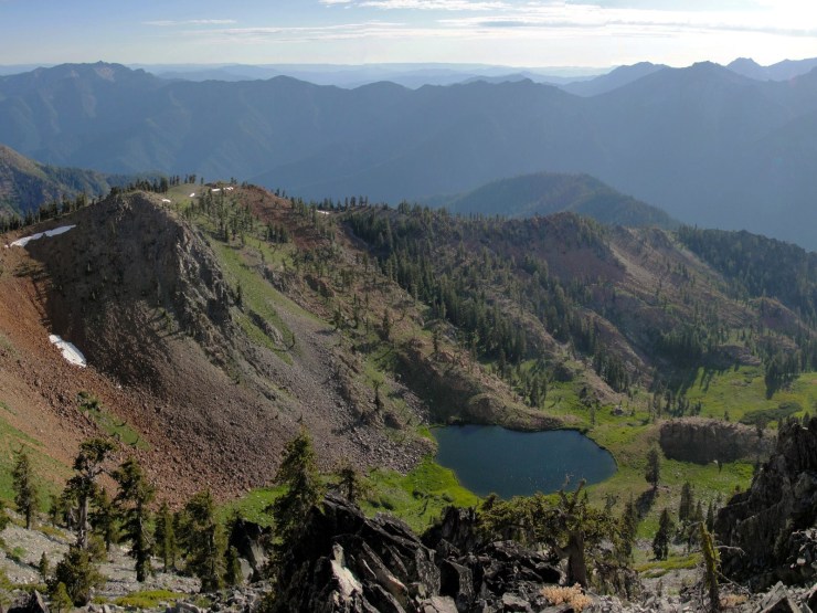 diamond_lake_from_siligo_peak