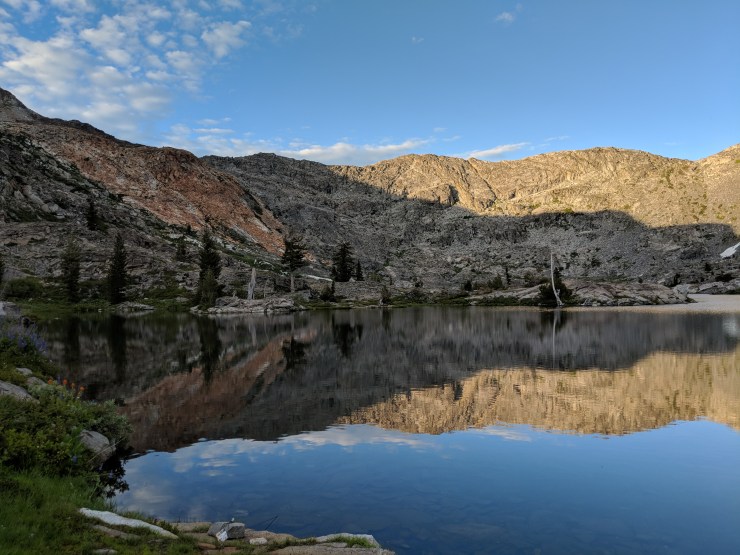 Desolation-wilderness-twin-lakes-view-shore-island-lake