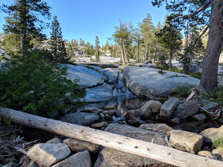 Desolation-wilderness-twin-lakes-waterfall-along-trail