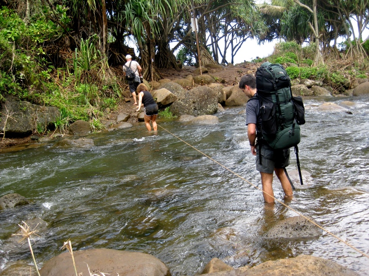 Kalalau-trail-backpacking-crossing-swollen-hanakapiai-stream