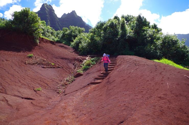 Kalalau-trail-backpacking-descending-red-hill