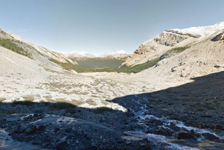 Bow-lake-view-from-bow-glacier-falls