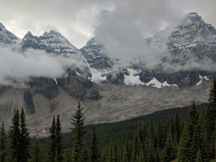 eiffel-lake-trail-ten-peaks-and-wenkchemna-glacier