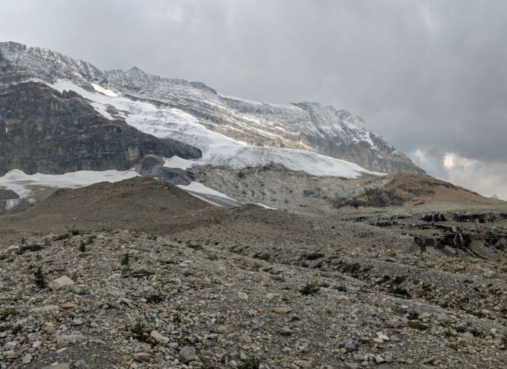 iceline-trail-emerald-glacier-and-moraine