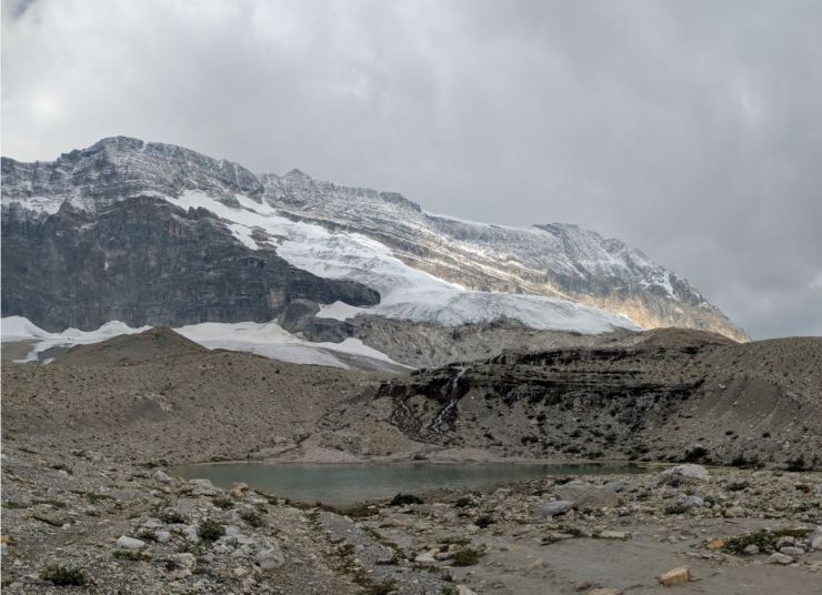 iceline-trail-lake-below-emerald-glacier