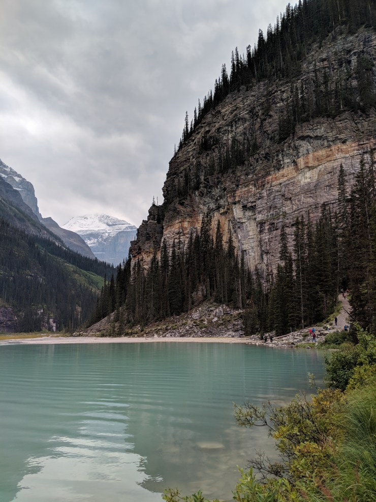 lake-louise-plain-of-six-glaciers-reaching-end-of-lake