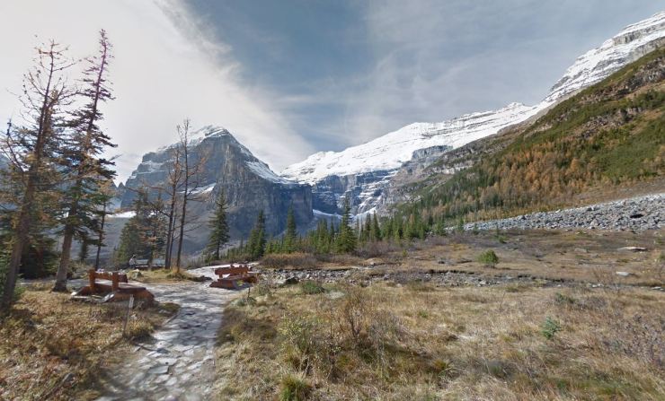 Lake-louise-tea-house-break-area