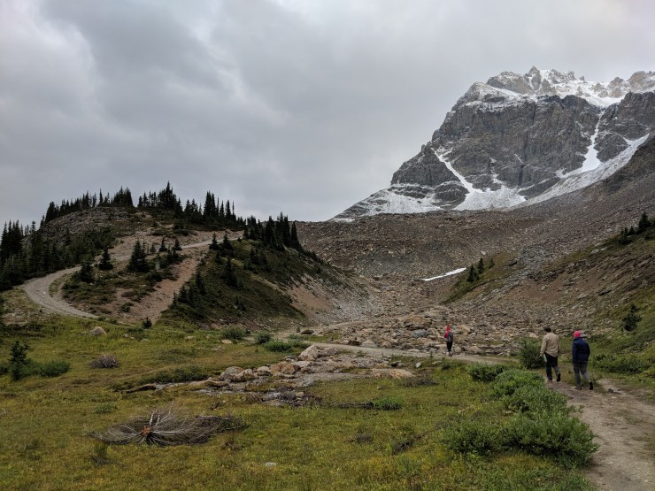 peyto-lake-bow-summit-lookout-approaching-final-climb