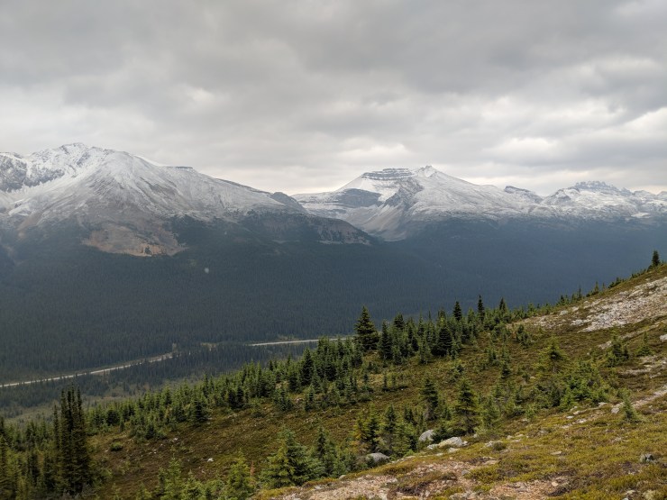 peyto-lake-bow-summit-lookout-view-across-bow-valley
