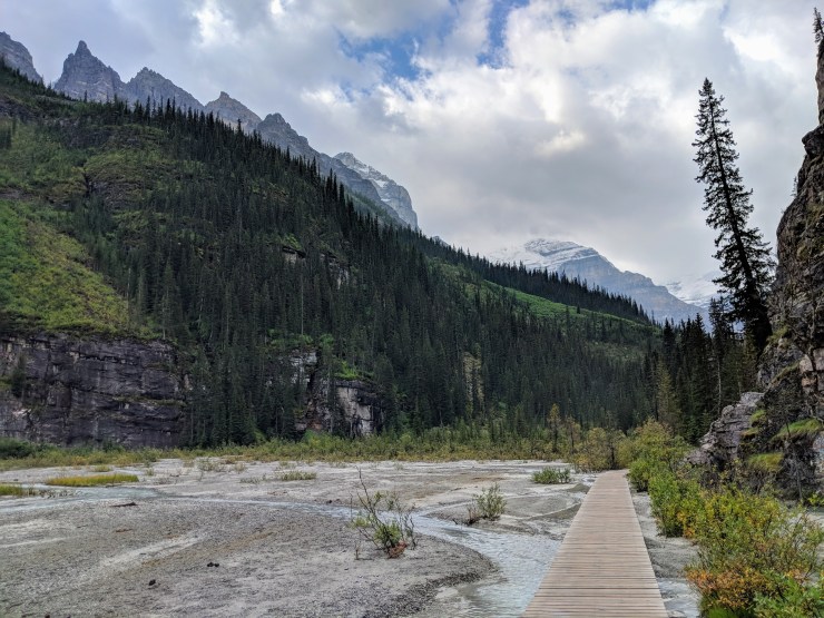plain-of-six-glaciers-boardwalk-across-stream