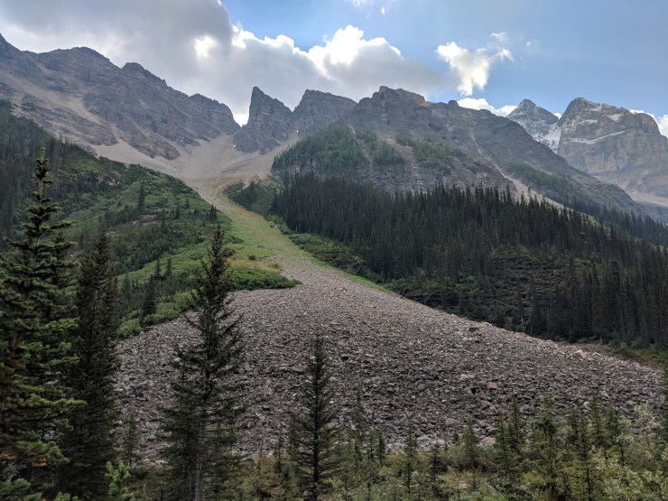 plain-of-six-glaciers-trail-large-scree-pile