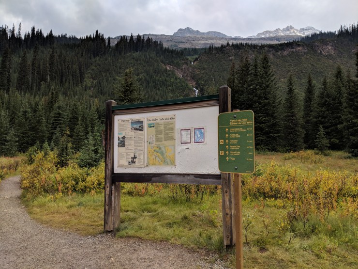 Yoho-iceline-trail-trailhead-whiskyjack-hostel