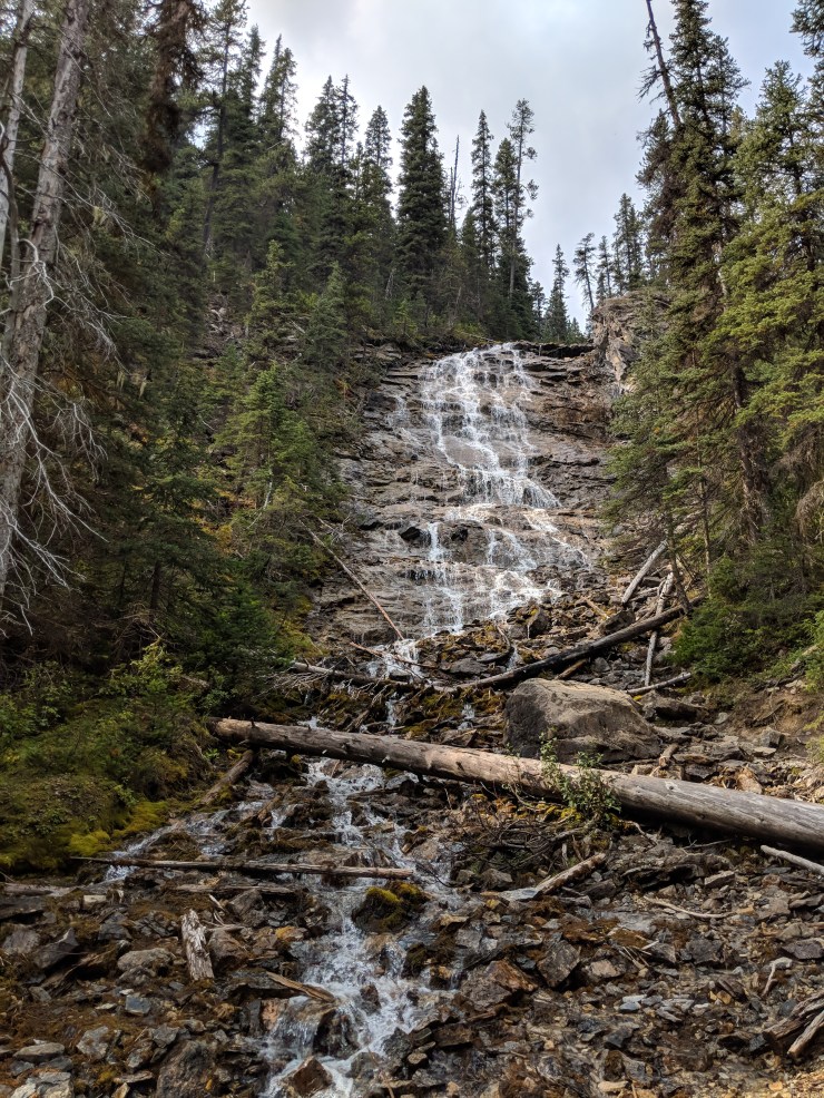 yoho-valley-trail-point-lace-falls