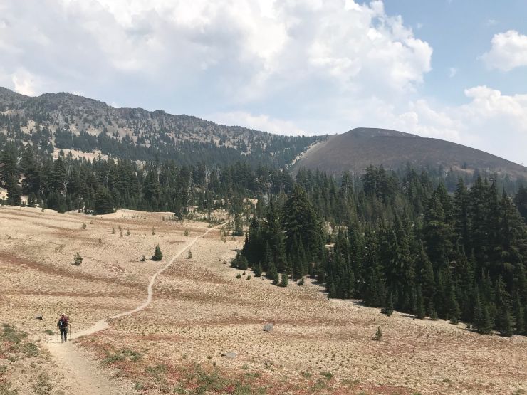 broken-top-trail-cayuse-crater-background