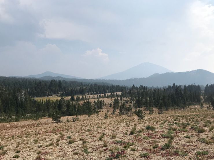 broken-top-trail-hazy-view-mount-bachelor