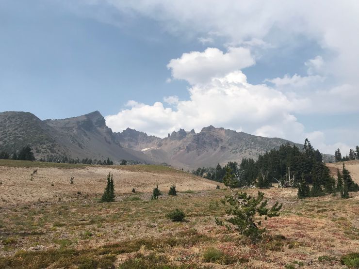 broken-top-trail-view-of-broken-top-mountain