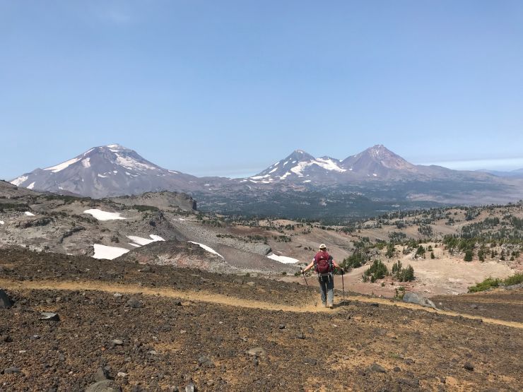 descending-to-tam-mcarthur-rim-three-sisters-view