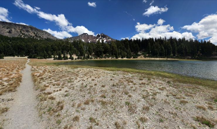 third-gree-lake-broken-top-background-1