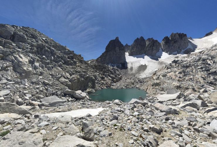 small-lake-near-top-of-aasgard-pass