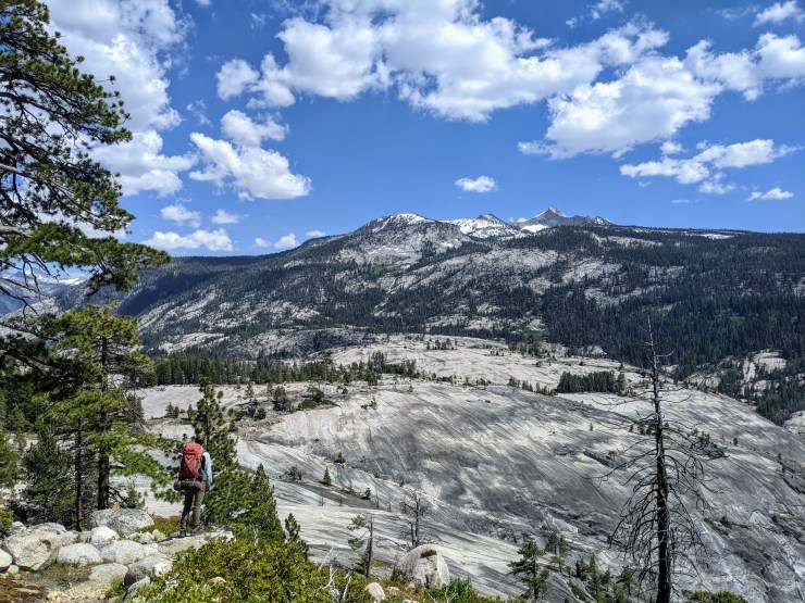 yosemite-backpacking-merced-high-trail-hiker-vogelsang-peak