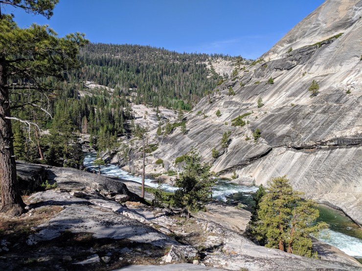 yosemite-backpacking-merced-river-near-footbridge