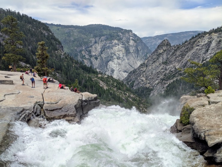 yosemite-backpacking-view-top-nevada-falls