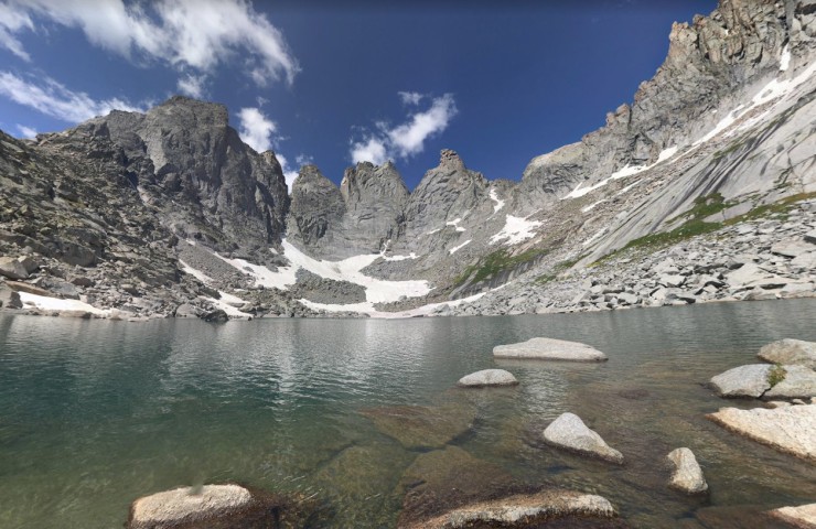 wind-river-cirque-towers-backpacking-cirque-lake-view